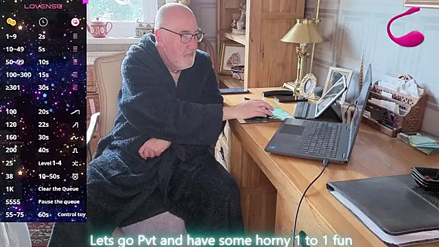 Adamdaddybear online show from April 8, 7:08 am