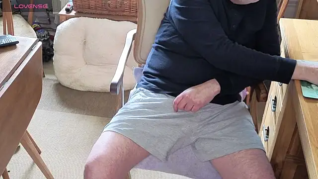 Snapshot of Adamdaddybear chatting on June 29, 1:55 pm Adamdaddybear online show from June 29, 1:55 pm