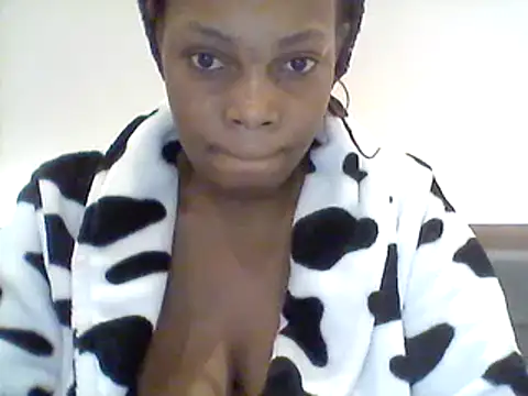 Snapshot of AfricanBeautyX chatting on February 3, 1:19 am AfricanBeautyX online show from February 3, 1:19 am