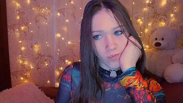 fluffy kitty  online show from March 1, 3:47 pm