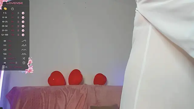 Snapshot of alysia_storm chatting on February 14, 6:40 pm alysia storm online show from February 14, 6:40 pm