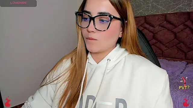 Snapshot of Lucia_star__ chatting on January 21, 6:23 pm Lucia star online show from January 21, 6:23 pm