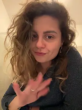 Snapshot of ItalianiMuli chatting on February 15, 3:17 pm ItalianiMuli online show from February 15, 3:17 pm