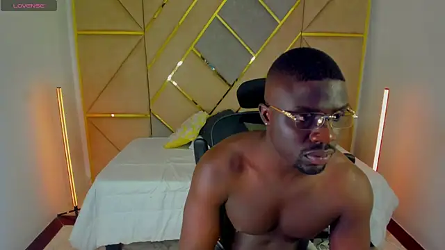 Latrellx7 online show from December 4, 3:27 am