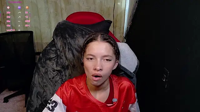 Snapshot of sweetdam12 chatting on December 15, 8:24 pm sweetdam12 online show from December 15, 8:24 pm