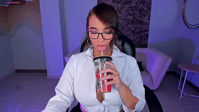 CarlaSmithX online show from March 8, 4:01 am