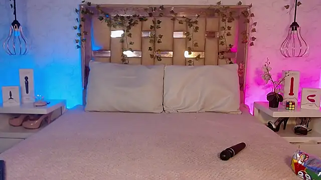 Snapshot of GigiVolkova chatting on December 15, 7:29 pm GigiVolkova online show from December 15, 7:29 pm