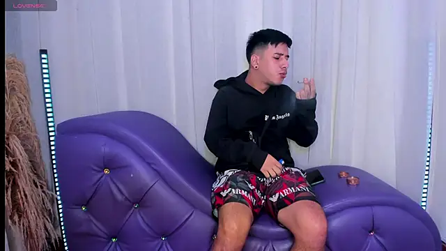 Yourslust  online show from November 14, 1:43 pm