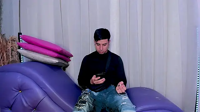 Yourslust  online show from January 18, 12:31 pm