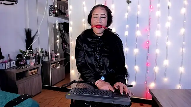 Molenna queenn online show from February 11, 11:01 pm