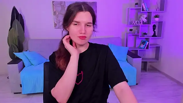 Snapshot of BonneyLove chatting on December 2, 5:15 pm BonneyLove online show from December 2, 5:15 pm