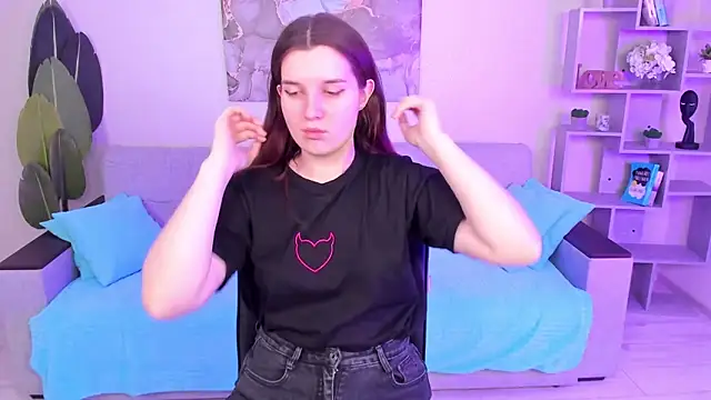 Snapshot of BonneyLove chatting on February 13, 9:38 pm BonneyLove online show from February 13, 9:38 pm