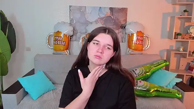 Snapshot of BonneyLove chatting on October 5, 9:34 pm BonneyLove online show from October 5, 9:34 pm