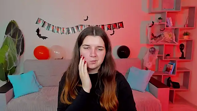 Snapshot of BonneyLove chatting on October 17, 9:39 pm BonneyLove online show from October 17, 9:39 pm