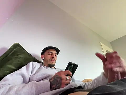 Rebeu313 online show from March 31, 2:17 pm