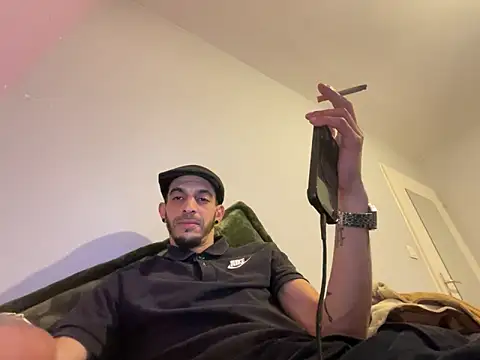 Rebeu313 online show from April 15, 11:27 pm