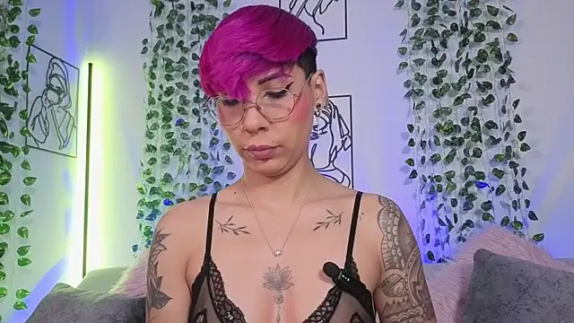 Snapshot of MiaMorgan_ chatting on April 23, 2:08 pm MiaMorgan online show from April 23, 2:08 pm