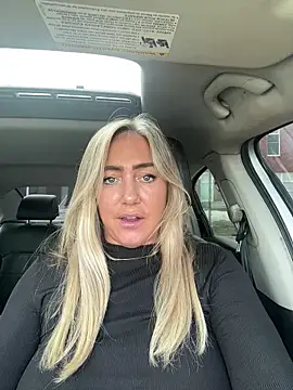 sunshinekisses online show from April 10, 8:35 pm