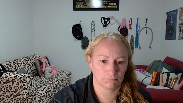 emperabigbootybigass online show from March 25, 12:33 pm