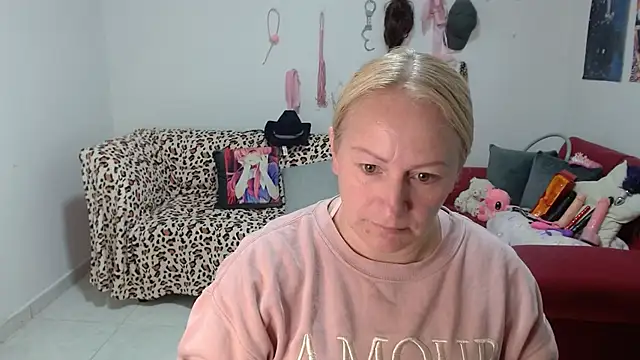 emperabigbootybigass online show from April 13, 12:10 pm