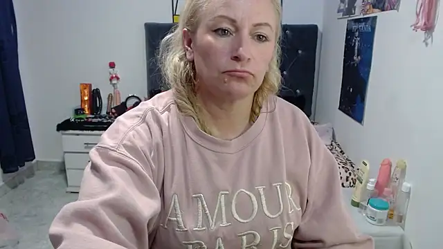 emperabigbootybigass online show from May 16, 12:40 am