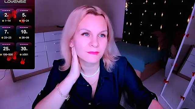 Snapshot of Louisa_Bay chatting on January 25, 7:49 am Louisa Bay online show from January 25, 7:49 am