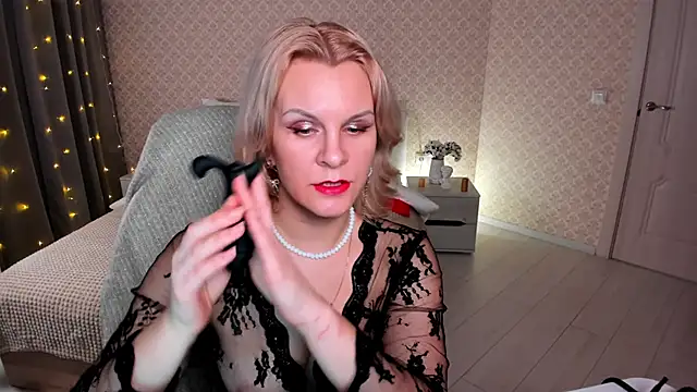 Snapshot of Louisa_Bay chatting on March 4, 5:13 pm Louisa Bay online show from March 4, 5:13 pm