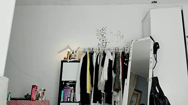 Snapshot of LisaIcon chatting on December 17, 8:04 pm LisaIcon online show from December 17, 8:04 pm