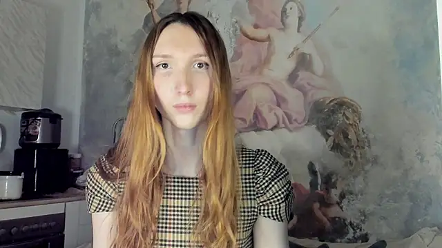 LisaIcon online show from April 13, 6:57 pm