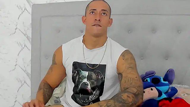 luigiferrara online show from October 10, 9:03 pm