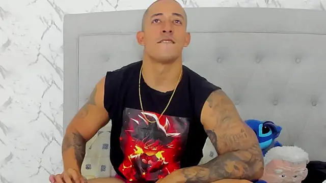 luigiferrara online show from October 15, 8:53 pm