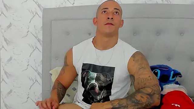 luigiferrara online show from October 18, 6:52 pm