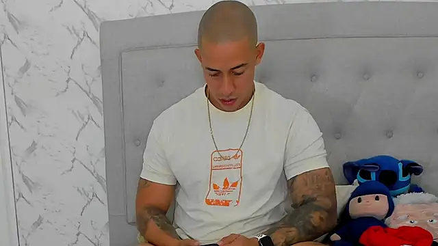 luigiferrara online show from December 1, 10:15 pm