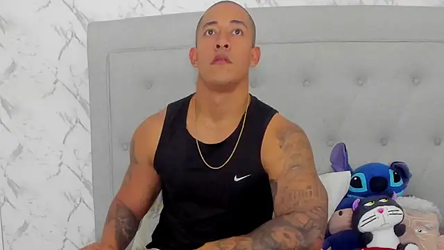 luigiferrara online show from March 12, 9:21 pm