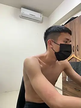 Snapshot of Benson18y chatting on January 8, 1:31 pm Benson18y online show from January 8, 1:31 pm