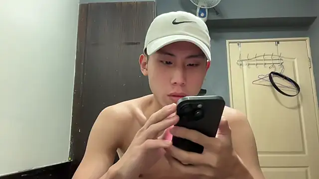 Snapshot of Benson18y chatting on March 18, 12:47 pm Benson18y online show from March 18, 12:47 pm