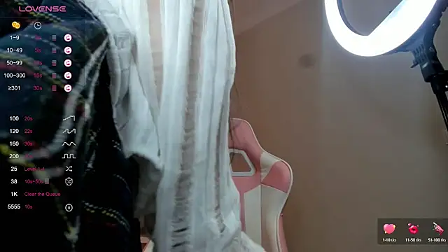 Snapshot of sailorrmoon chatting on December 9, 4:34 am sailorrmoon online show from December 9, 4:34 am