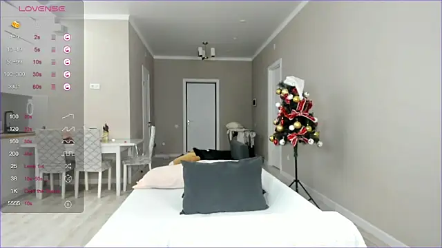 Snapshot of sailorrmoon chatting on December 31, 12:57 pm sailorrmoon online show from December 31, 12:57 pm