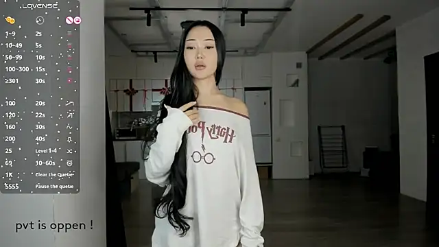 Snapshot of sailorrmoon chatting on December 18, 2:23 pm sailorrmoon online show from December 18, 2:23 pm