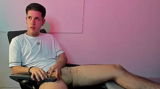 Snapshot of Adan_rivas_ chatting on December 14, 2:56 am Adan rivas online show from December 14, 2:56 am