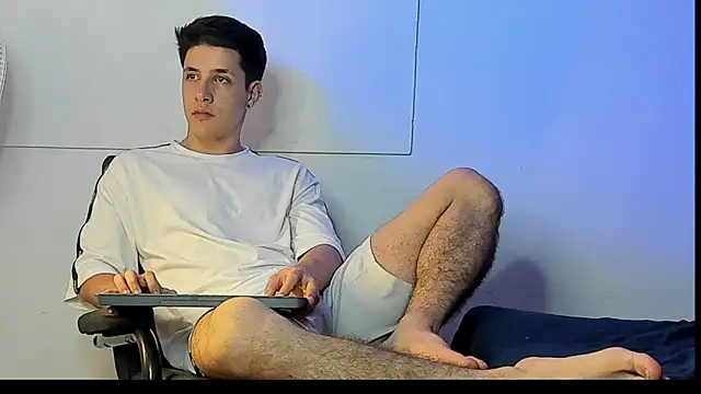 Snapshot of Adan_rivas_ chatting on March 4, 2:06 am Adan rivas online show from March 4, 2:06 am