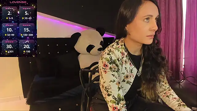 Coral Gibson online show from November 28, 1:36 pm