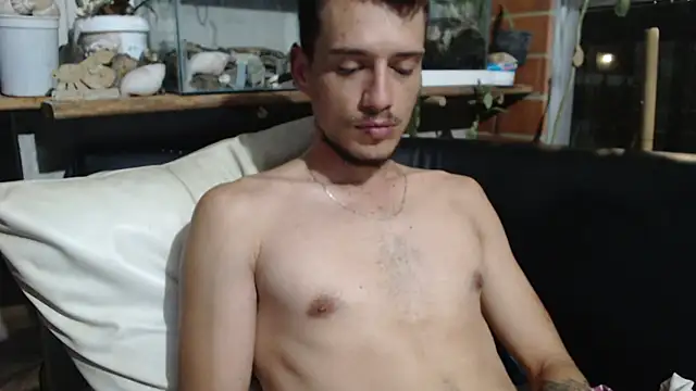 roystonee01 online show from February 13, 7:15 am