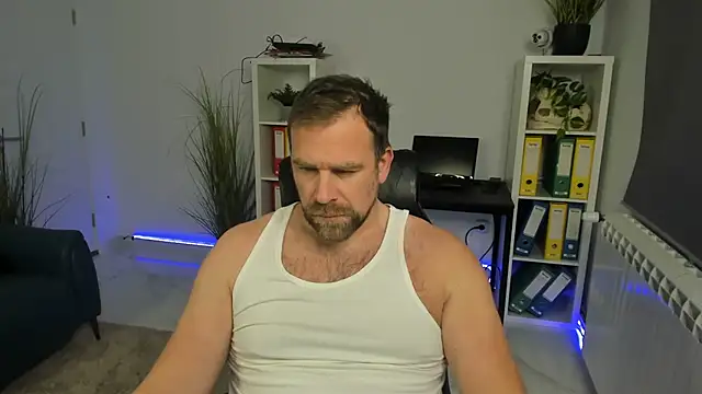 John-E-Dough online show from November 27, 6:15 am