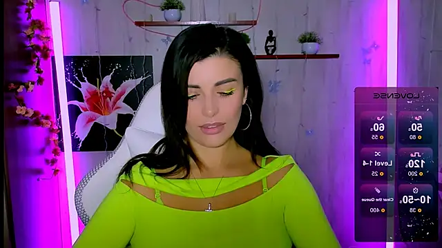 Snapshot of KayWuds chatting on January 19, 5:22 am KayWuds online show from January 19, 5:22 am