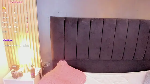 sweetsofia18 online show from March 27, 11:15 pm