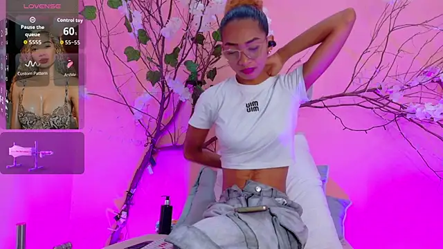 Charlotte Love10 online show from March 18, 11:35 am