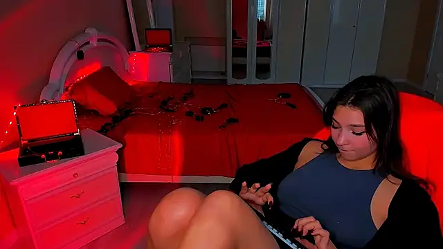 Snapshot of Beg_me_now chatting on December 9, 11:15 am Beg me now online show from December 9, 11:15 am