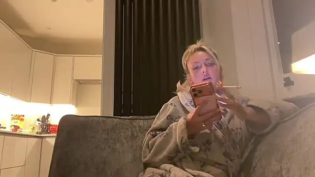 Leylah Linda online show from February 27, 9:15 pm