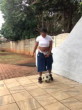 Snapshot of Pearl_00 chatting on October 18, 11:00 am Pearl 00 online show from October 18, 11:00 am